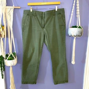 🤑❗️ MAKE AN OFFER - EVERYTHING MUST GO❗️✨ 
Army green chino